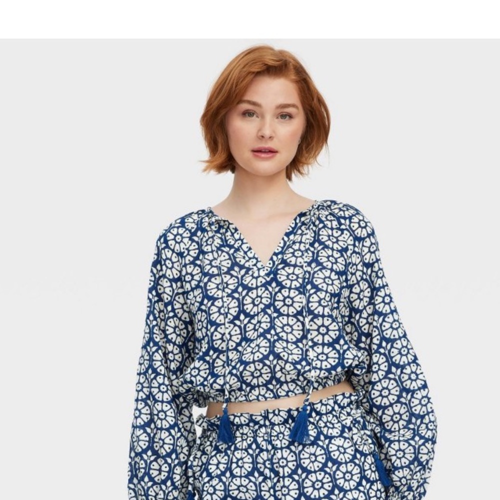 Roller Rabbit x Target Daisy Floral top - Navy and White